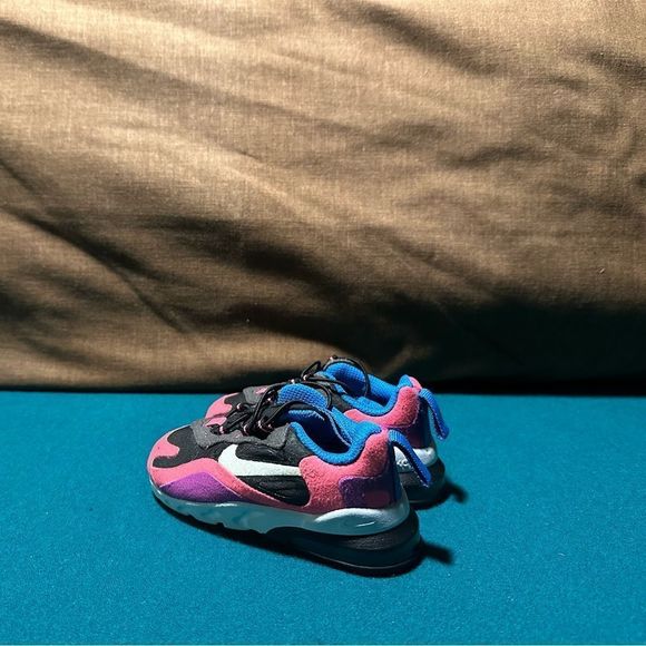 Nike Air 270 React​ - Picture 3 of 4